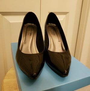 Comfort pointed heels